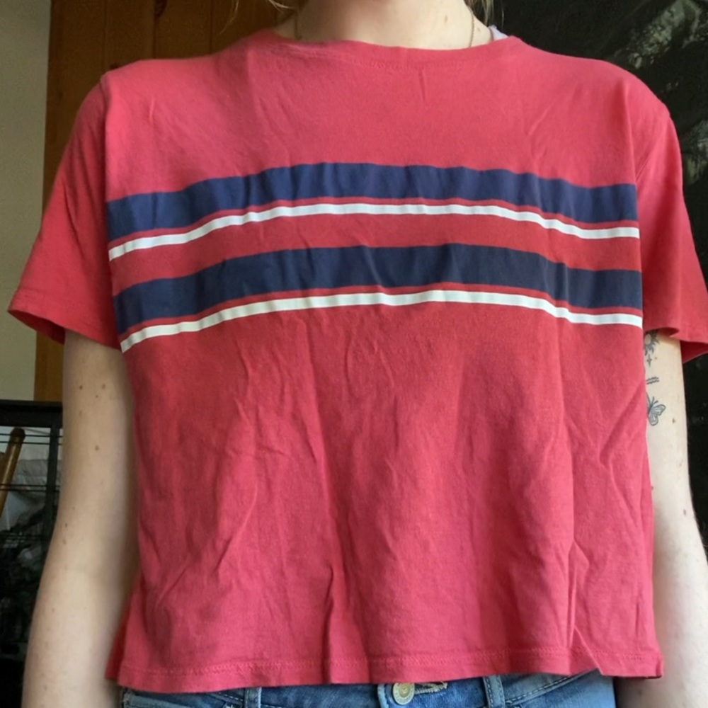 cute cropped tee with stripe